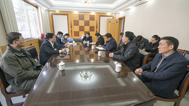 4：图为戴董事长在招商场召开安全会议.jpg